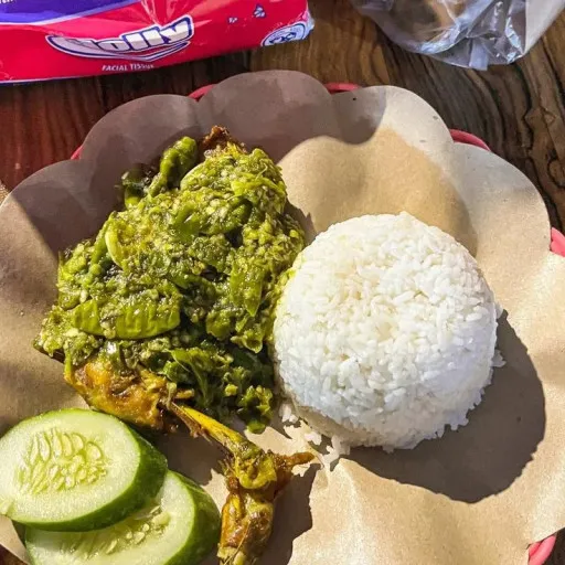 Ayam geprek cabe ijo