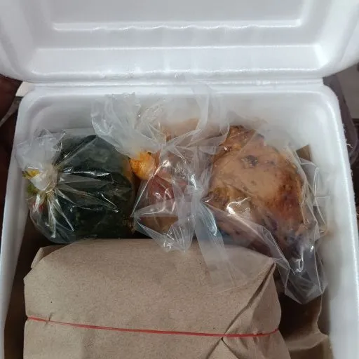 Nasi bok ayam goreng