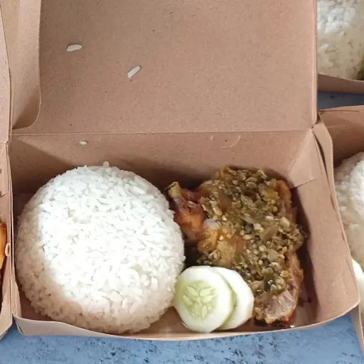 'Paket eko Ayam Penyet Cabe hijau'